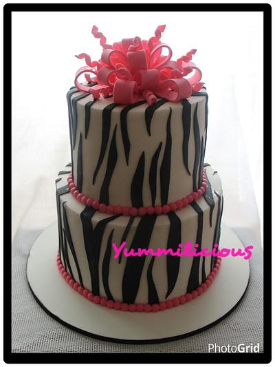 Zebra stripes  - Cake by Yummilicious