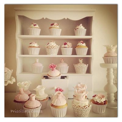Vintage cupcakes - Cake by Priscilla's Cakes