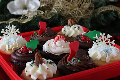 Christmas Cupcakes - Cake by Cathy Leavitt
