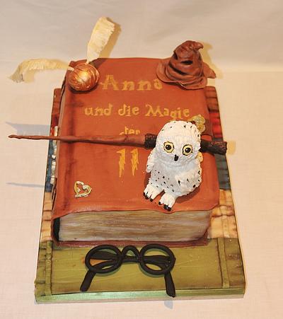 Harry Potter Book  - Cake by Lamputigu
