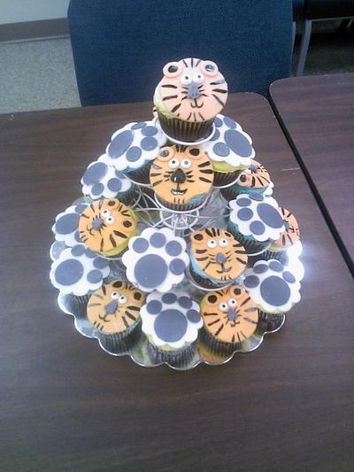 tiger scouts - Cake by Andria Jones