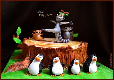 King Julien & the penguins - Cake by TheSugarTemple