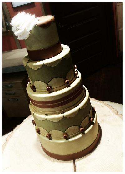 Antiqued Wedding Cake - Cake by Stacy Lint