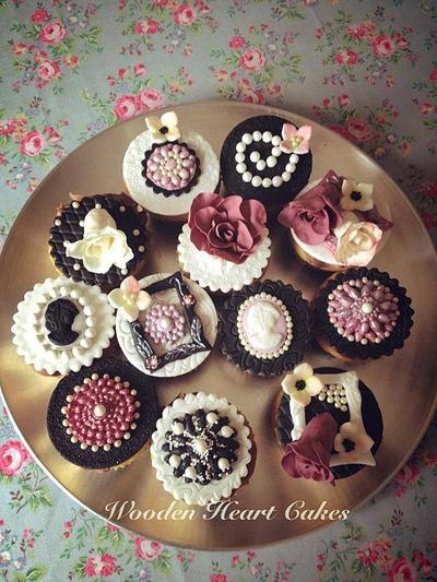 Vintage Style Cupcakes - Cake by Wooden Heart Cakes