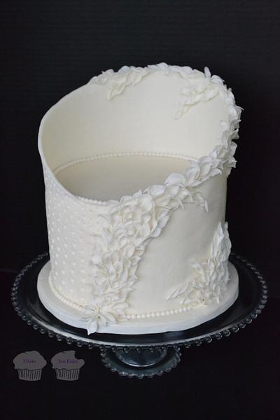 White on White  - Cake by Susan