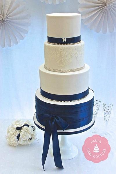 'Cassandra'   2ft wedding cake - Cake by Paulacakecouture
