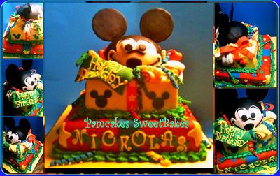 Micky Mouse Surprise - Cake by pamcakessweetbakes
