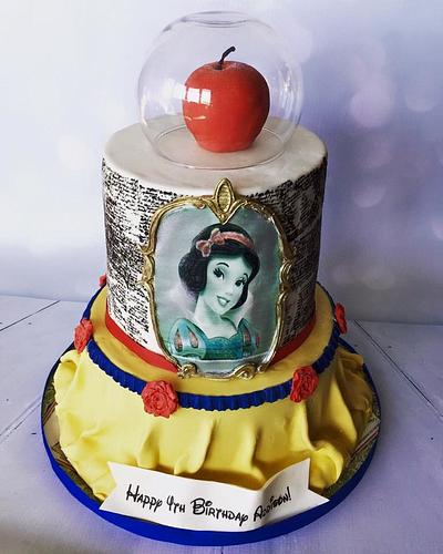 Snow White - Cake by Heidi