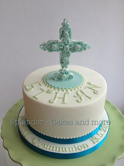 Quilled Cross Communion Cakes - Cake by Ellen Redmond@Splendor Cakes