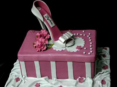 Shoe box cake with gumpaste high heeled shoe - Cake by Cakes Inspired by me