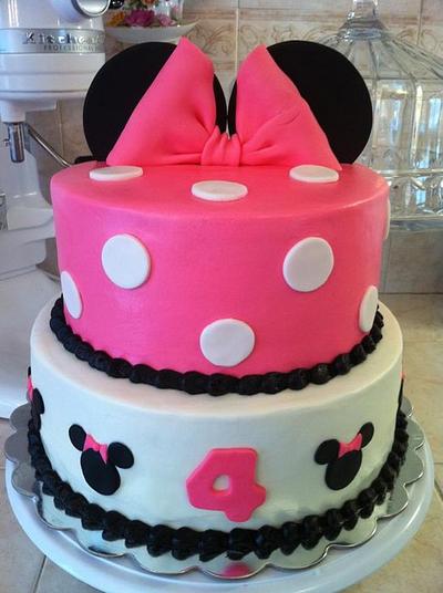 Minnie mouse - Cake by Christie's Custom Creations(CCC)