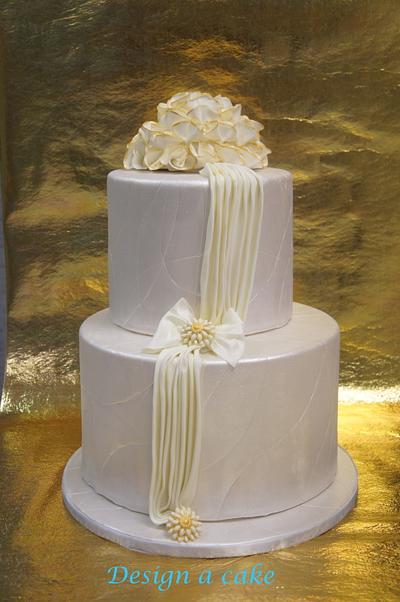Gold retrò cake - Cake by Alessandra