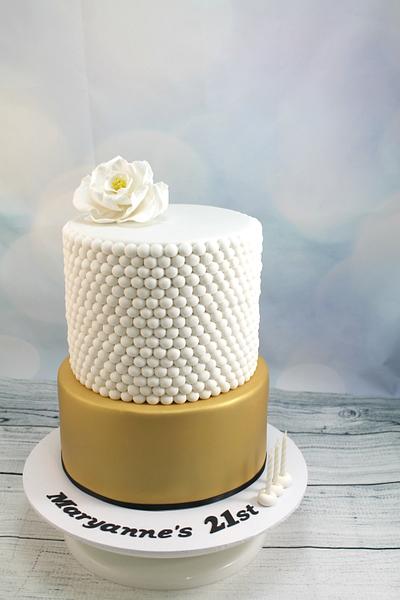 Gold and pearls - Cake by Kake Krumbs