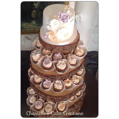 Simplistic yet elegant wedding cake - Cake by Chantelle's Cake Creations