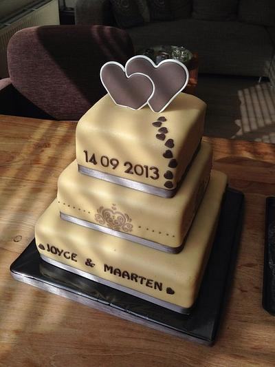 Taupe wedding cake - Cake by marieke