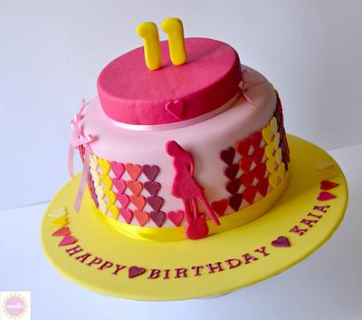 Girl with Guitar - Fun & Colorful - Cake by miettes
