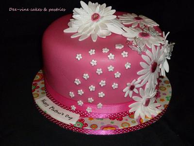 Pretty in pink - Cake by Doyin