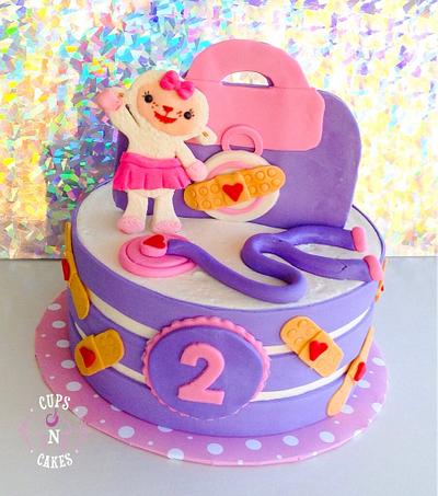 Doc McStuffins  - Cake by Cups-N-Cakes 