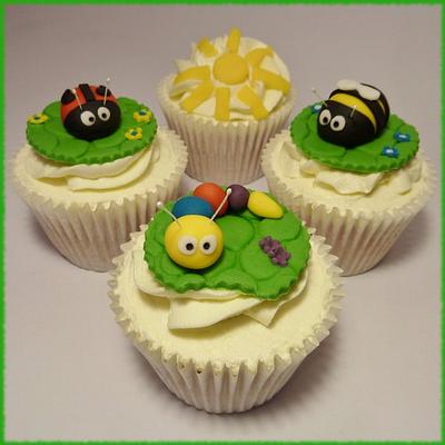 Little Bug Cupcakes - Cake by Helen Geraghty