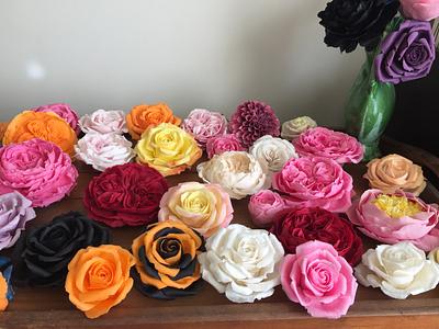 Obsessive Sugar Flower Disorder looks a little like this - Cake by Lisa Templeton