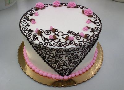 V-Scroll Design - Cake by Lanett