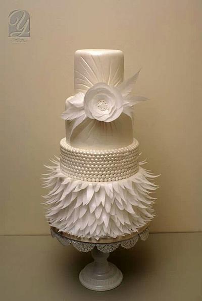 Icy pearls and feathers - Cake by UNIQUE CAKES, by Yevnig
