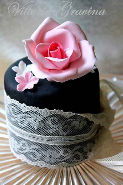 Vintage Mini Cake Pink and Black - Cake by Vittoria 