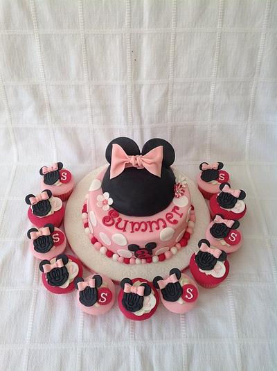 Minnie  - Cake by Keeley Cakes