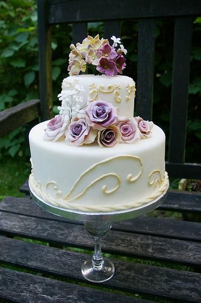 purple and gold, vintage style - Cake by Nadya