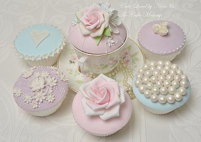 Couture cupcakes - Cake by Nivia
