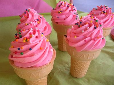 Cupcake "Ice Cream" - Cake by SugarCo