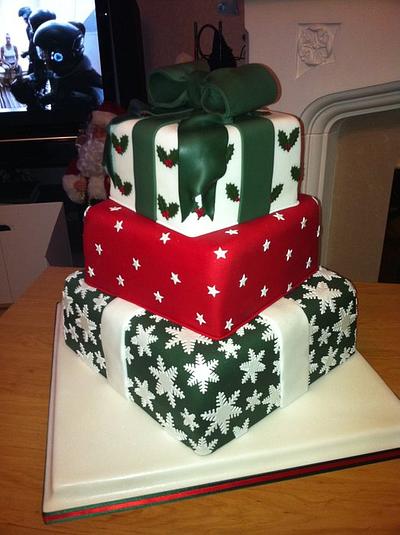 christmas wedding cake - Cake by Donnajanecakes 