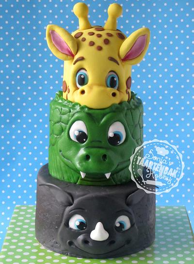 Big animals jungle cake... - Cake by sonjashobbybaking