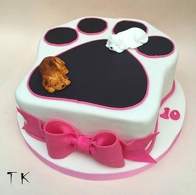 dog paw - Cake by CakesByKlaudia