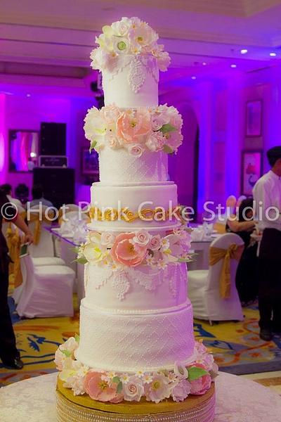 A summer wedding cake - Cake by The Hot Pink Cake Studio by Ipshita