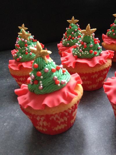 Christmas cupcakes  - Cake by priscilla-patisserie