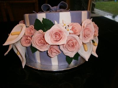 Floral hat box cake - Cake by Creative Cake Studio