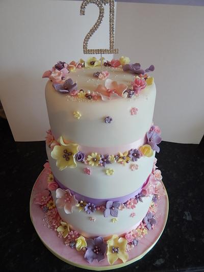 flower power cake - Cake by pennyscupcakes
