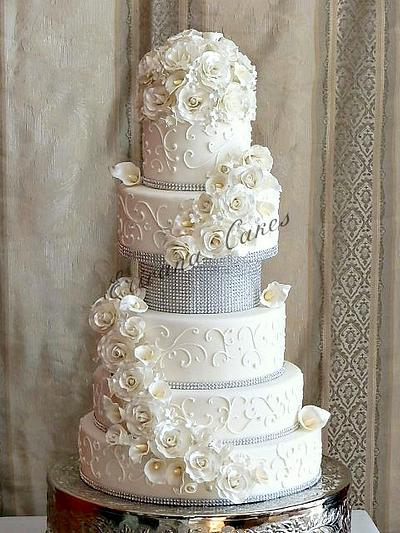 All white wedding cake - Cake by erivana