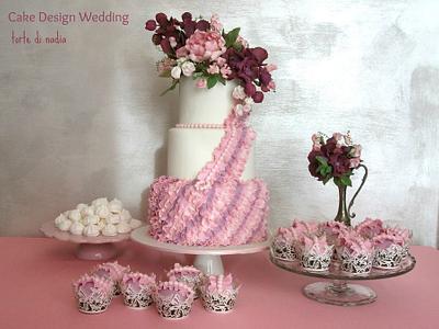 flowers and frills - Cake by tortedinadia