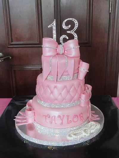 Taylor's Birthday Bling - Cake by skrinklez