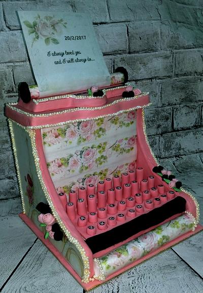 vintage typewriter - Cake by candyzaxaroplasteio