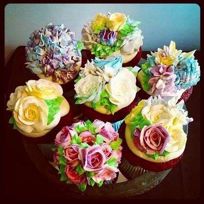 I love butter cream ...I love flowers  - Cake by Danijela Lilchickcupcakes