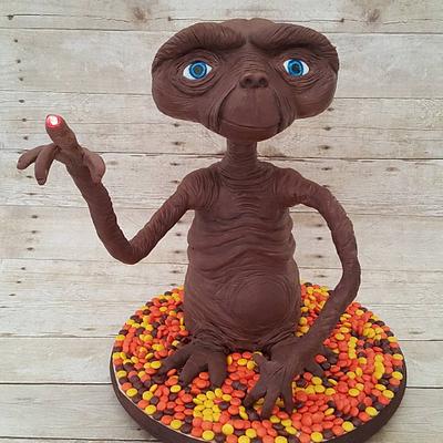 E.T. phone home - Cake by Lisa Herrera (A Cake Come True)