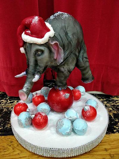 Elfyn the Christmas Elephant - Cake by NEW