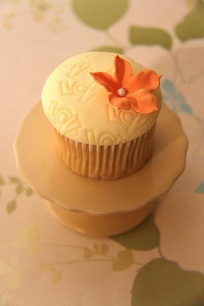 Orange Flower Cupcake - Cake by Janne Regan