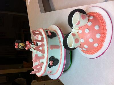Minnie Mouse  - Cake by sevenheavenlysweets