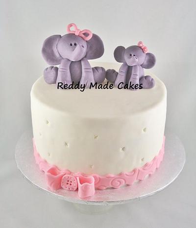 Elephant love - Cake by Crystal Reddy