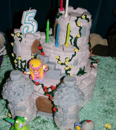 Castle - Cake by Tracey
