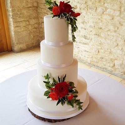 Red and white wedding - Cake by hscakedesign